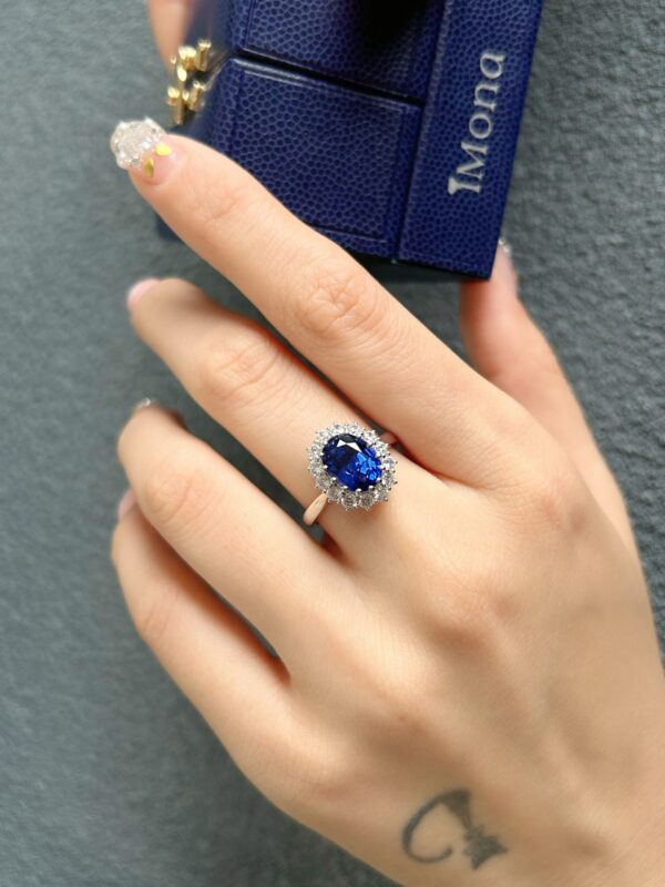 Blue Romance, 18K Gold Oval Lab Grown Sapphire Ring - Image 3