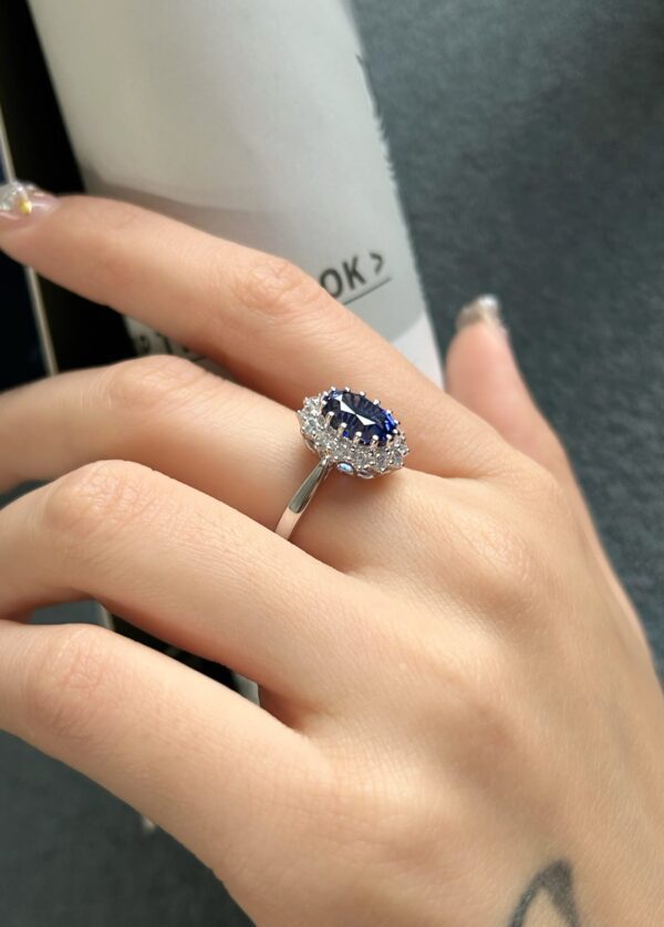 Blue Romance, 18K Gold Oval Lab Grown Sapphire Ring - Image 4