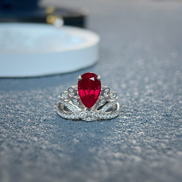 18K Lab-grown Ruby ​​Crown Ring with Royal Aura - Image 4