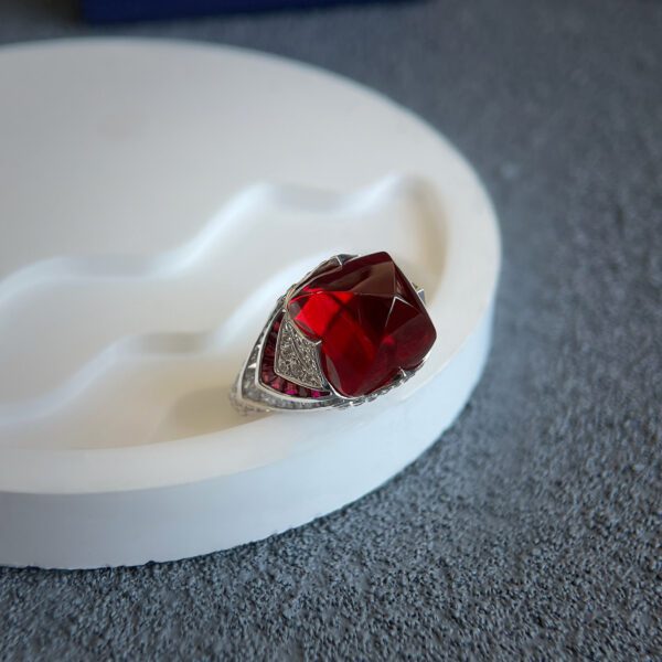 Radiant 18K Gold Lab-Grown Ruby Sugarloaf Ring - Image 6