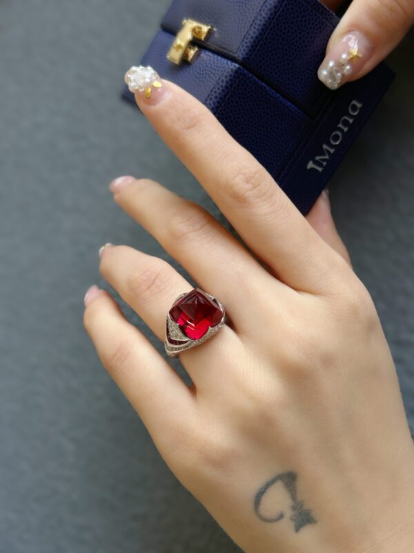Radiant 18K Gold Lab-Grown Ruby Sugarloaf Ring - Image 7