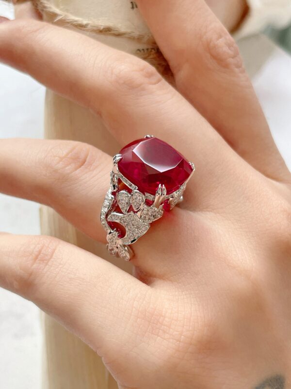 Luxurious 18K Gold  Lab Grown Ruby Ring - Image 2
