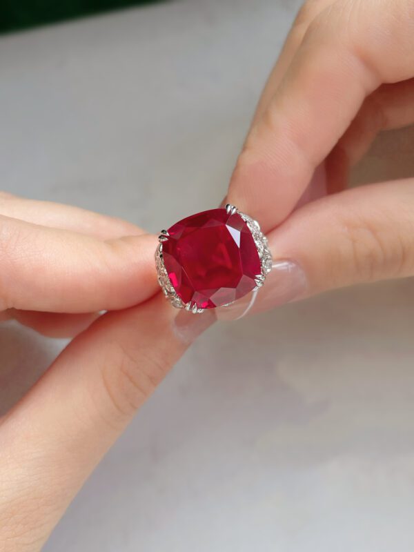 Luxurious 18K Gold  Lab Grown Ruby Ring - Image 4