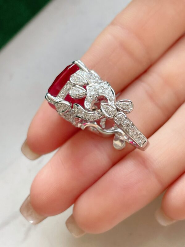 Luxurious 18K Gold  Lab Grown Ruby Ring - Image 6
