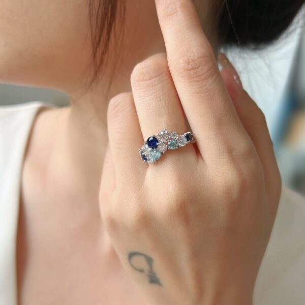 18K White Gold Lab Grown Sapphire And Ntural Aquamarine Tight Cluster Ring - Image 2