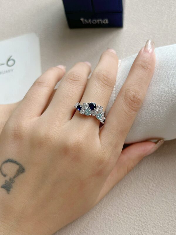 18K White Gold Lab Grown Sapphire And Ntural Aquamarine Tight Cluster Ring - Image 3