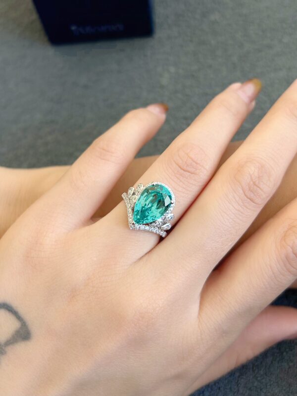 18K White Gold Teardrop-shaped Artificial Paladium Ring - Image 3