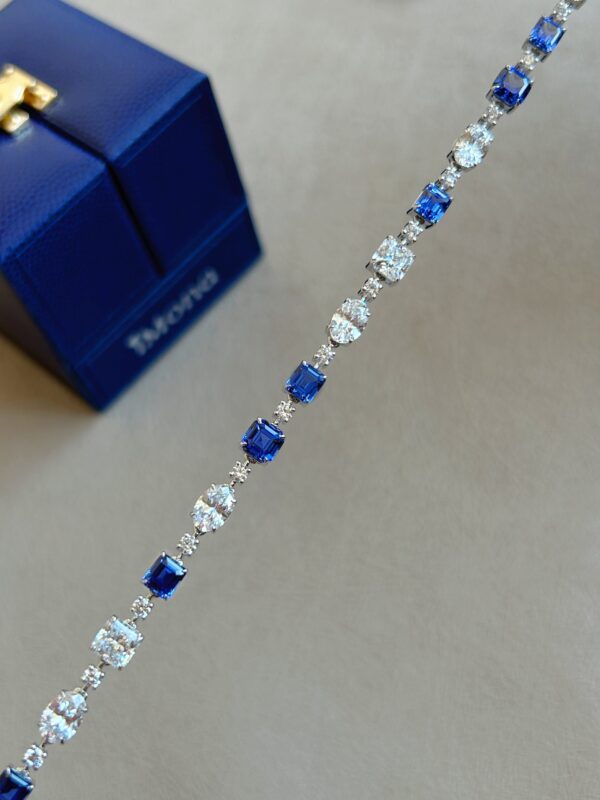 18K Gold White Gold And Sapphire Bracelet - Image 2