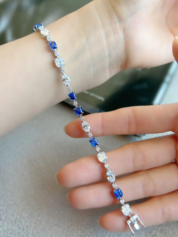 18K Gold White Gold And Sapphire Bracelet - Image 4