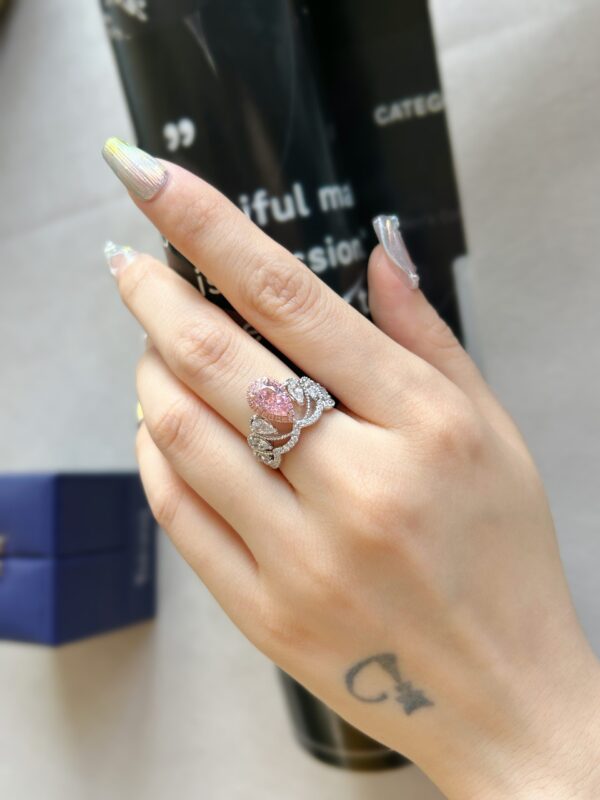 Romantic Sense of Ceremony, 18 K Gold Ned Pink Diamond Crown Ring - Image 2