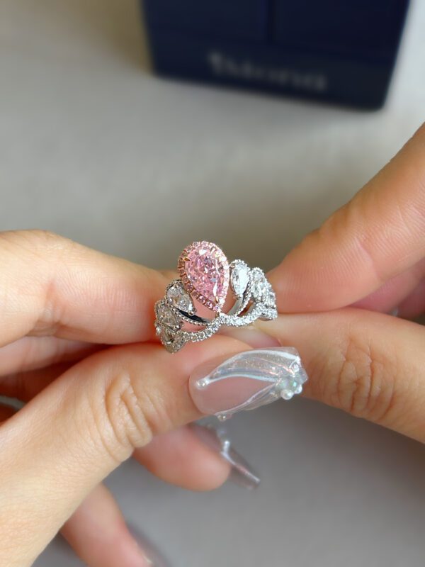Romantic Sense of Ceremony, 18 K Gold Ned Pink Diamond Crown Ring