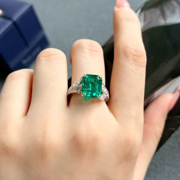 Deep Eye, 18K Gold Lab-grown Emerald Ring - Image 7