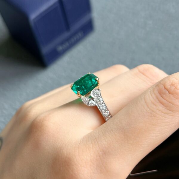 Deep Eye, 18K Gold Lab-grown Emerald Ring - Image 8