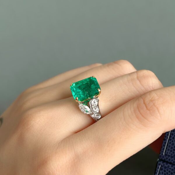Deep Eye, 18K Gold Lab-grown Emerald Ring - Image 4
